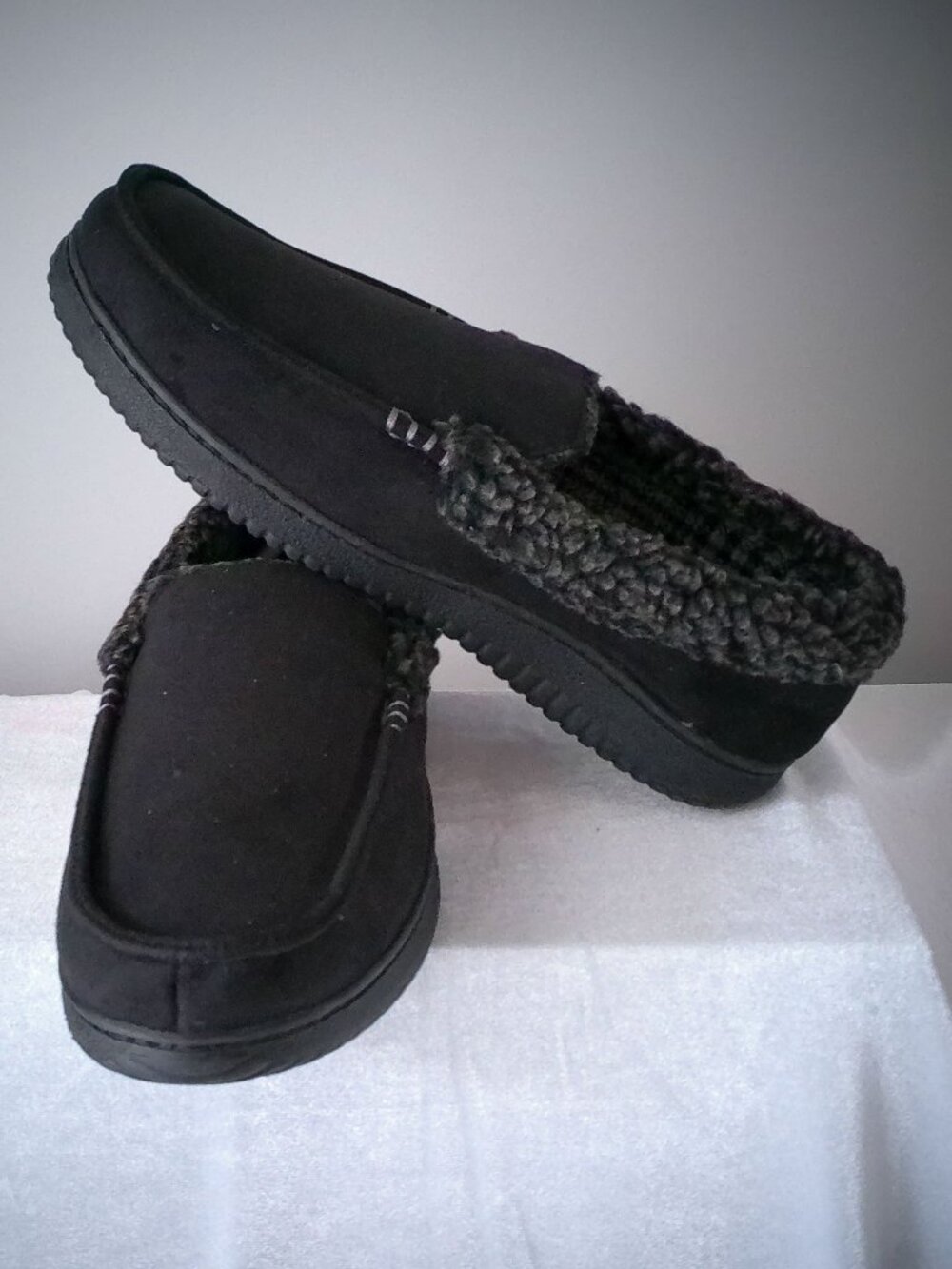 DEARFOAMS Men's Slippers Memory Foam Cozy Black NWT Size M 9-10